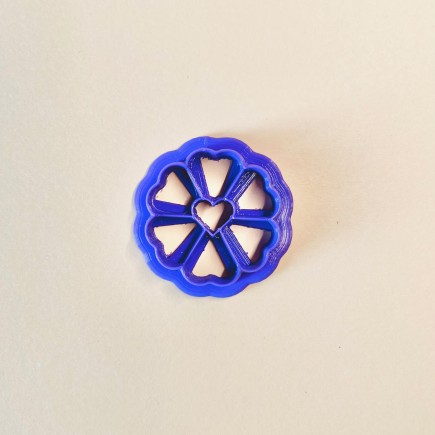 Cortador para arcilla polimérica margarita con corazón