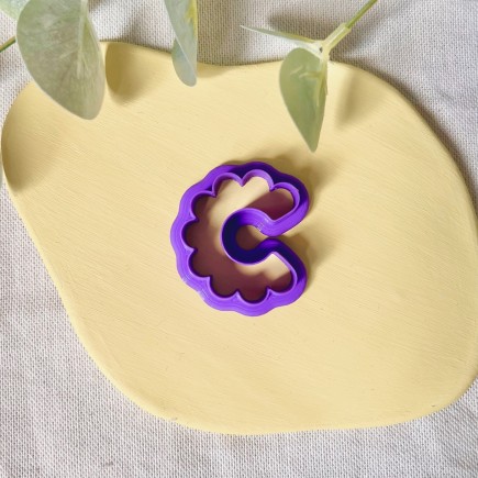 Cortador para arcilla polimérica para hacer aros con forma de flor