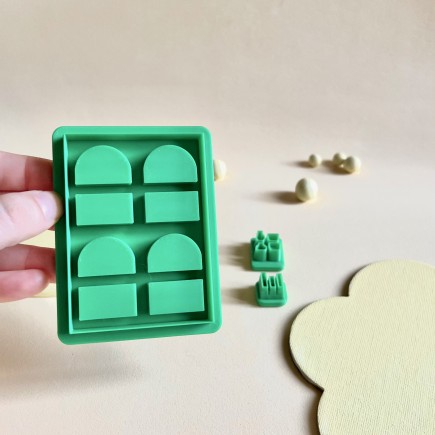 Set cortadores para arcilla polimérica estantería con libros