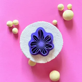 Cortador para arcilla polimerica (simétricos) - flor con marcas 7 pétalos