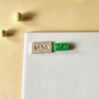 Sello personalizado con nombre de empresa para arcilla