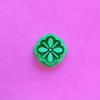 Cortador para arcilla polimérica - flor 4 pétalos estampada