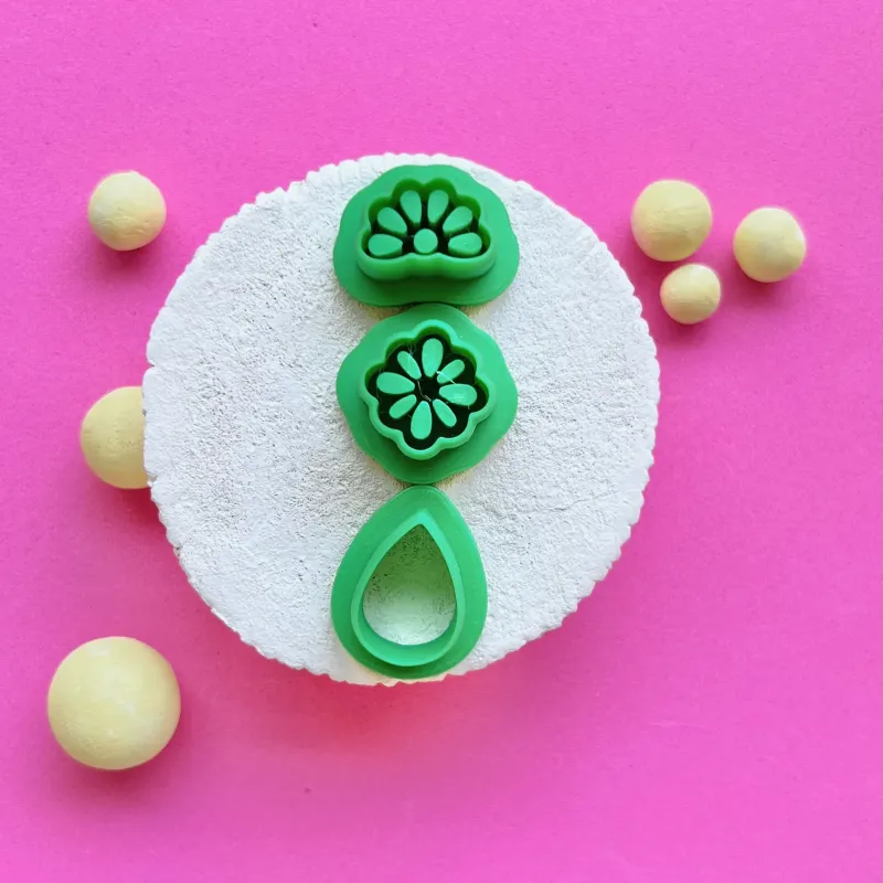 Set de cortadores para arcilla polimérica - flores estampadas y lágrima