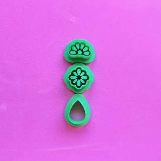 Set de cortadores para arcilla polimérica - flores estampadas y lágrima