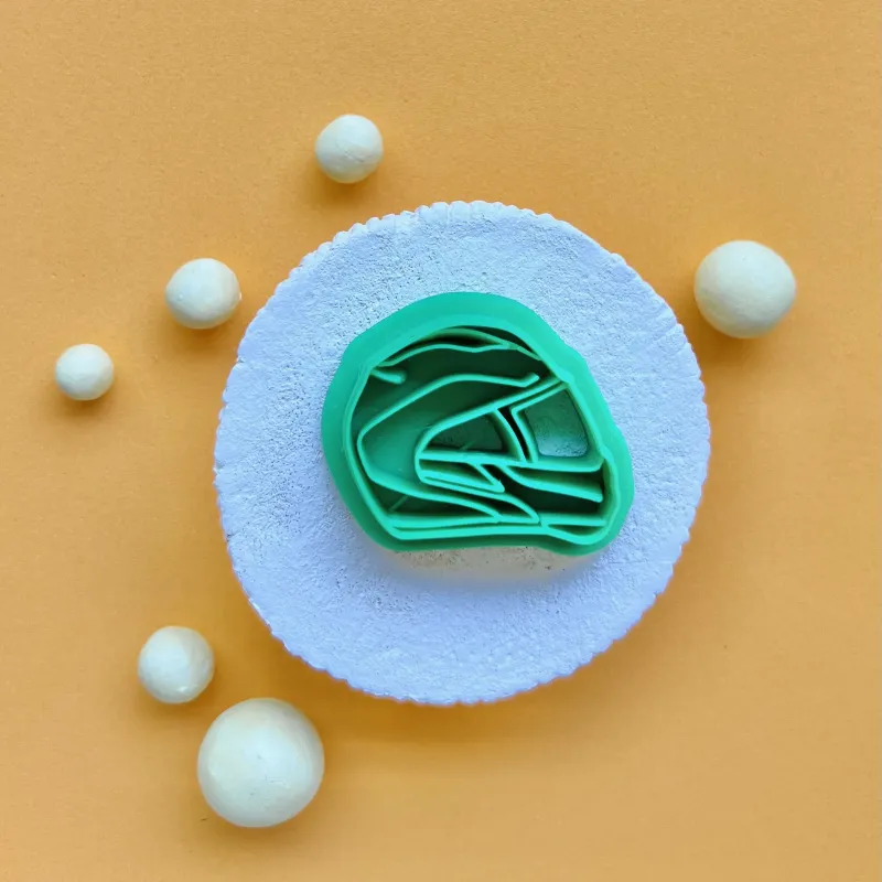 Cortador para arcilla polimérica - casco de moto