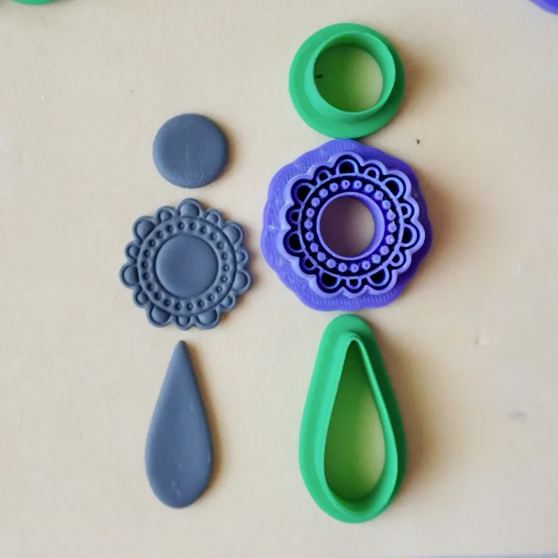 Set de cortadores para arcilla polimérica - círculo, rosetón y lágrima estilo flamenco