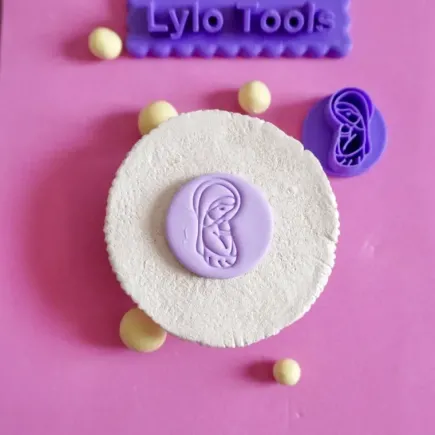 Sello para arcilla polimérica: Virgen - Lylo Tools