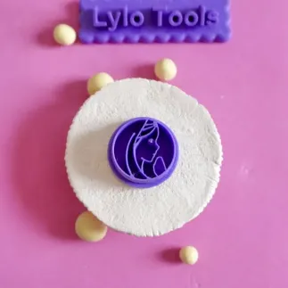 Sello para arcilla polimérica: cara de la Virgen - Lylo Tools