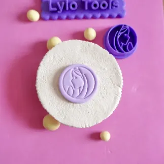Sello para arcilla polimérica: cara de la Virgen - Lylo Tools