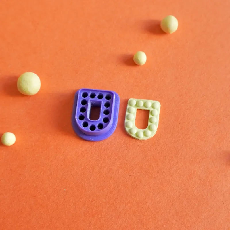 Cortador para arcilla polimérica - arco con círculos en relieve Cortador para arcilla polimérica - arco con círculos en relieve