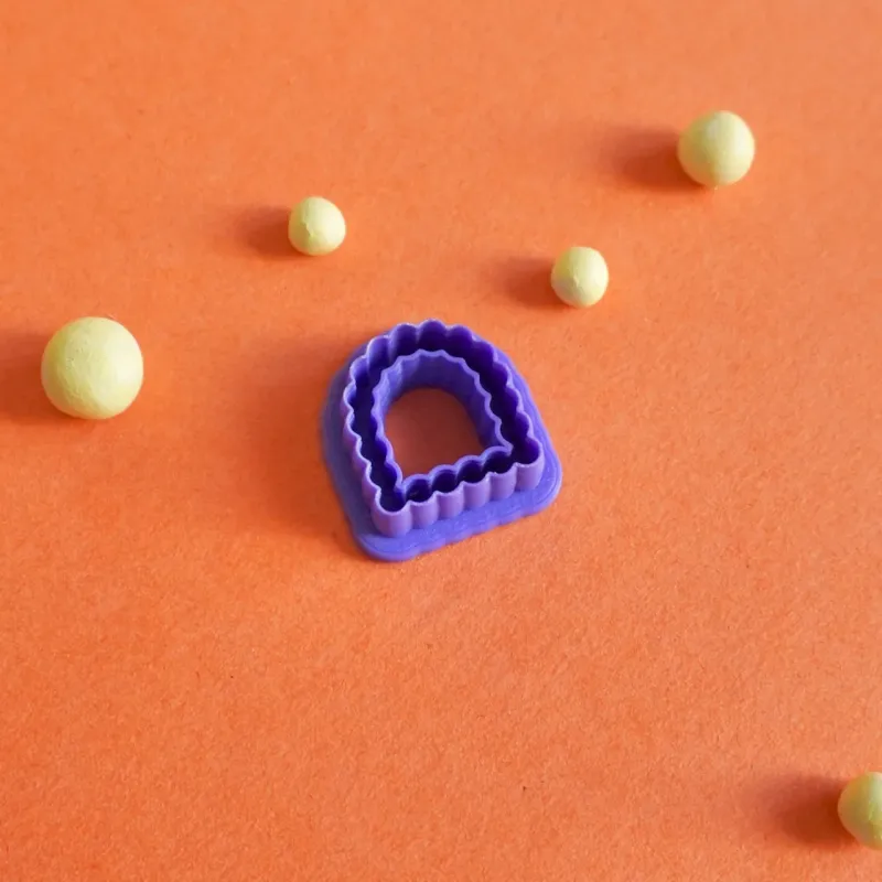 Cortador para arcilla polimérica - arco festoneado con marca interior Cortador para arcilla polimérica - arco festoneado con marca interior