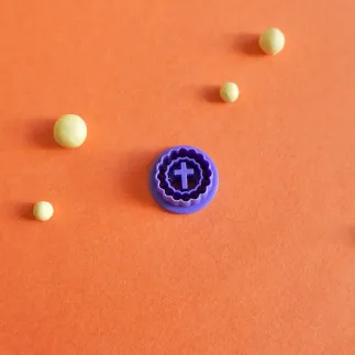 Cortador arcilla polimérica: cruz marcada bord festoneado - Lylo Tools