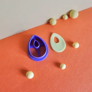 Cortador para arcilla polimérica - forma de gota con agujero