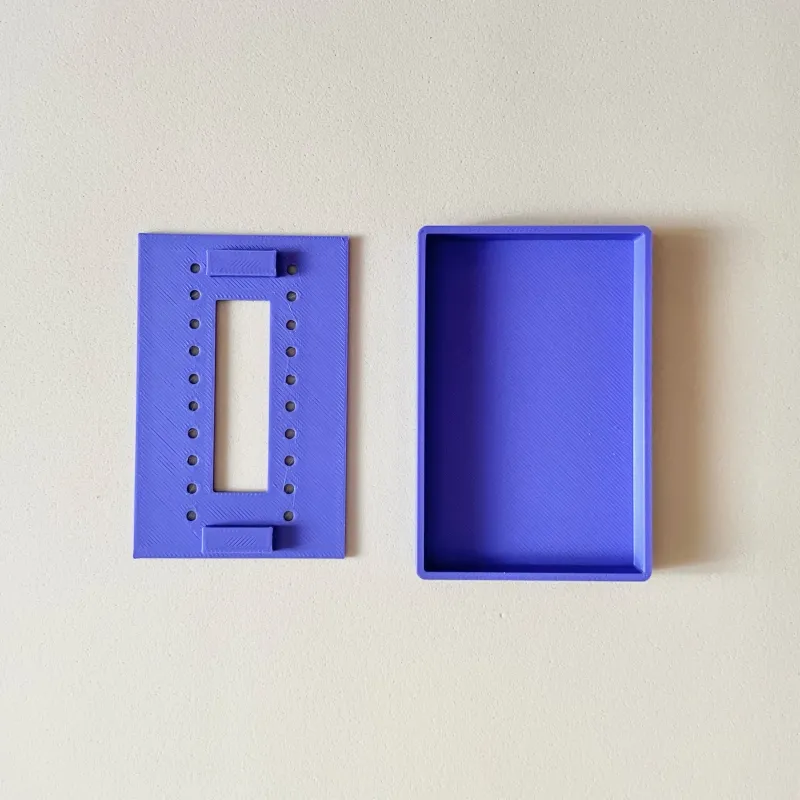 Herramienta guía para hacer agujeros en tarjetas de pendientes