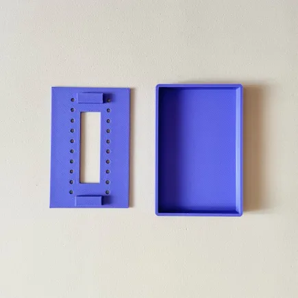 Herramienta guía para hacer agujeros en tarjetas - Lylo Tools