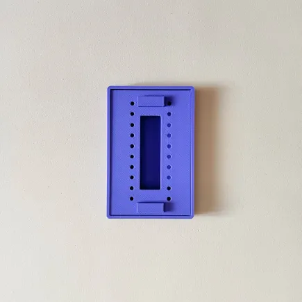 Herramienta guía para hacer agujeros en tarjetas de pendientes